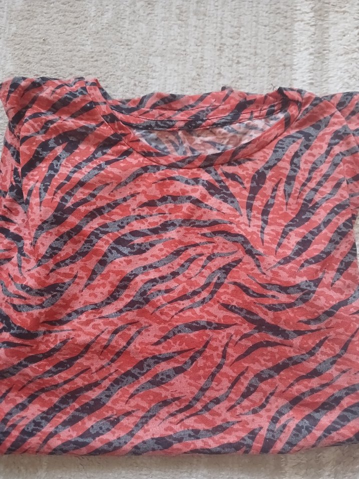 Kırmızı Gri Zebra Desenli Kadın Tişört - Görsel 5