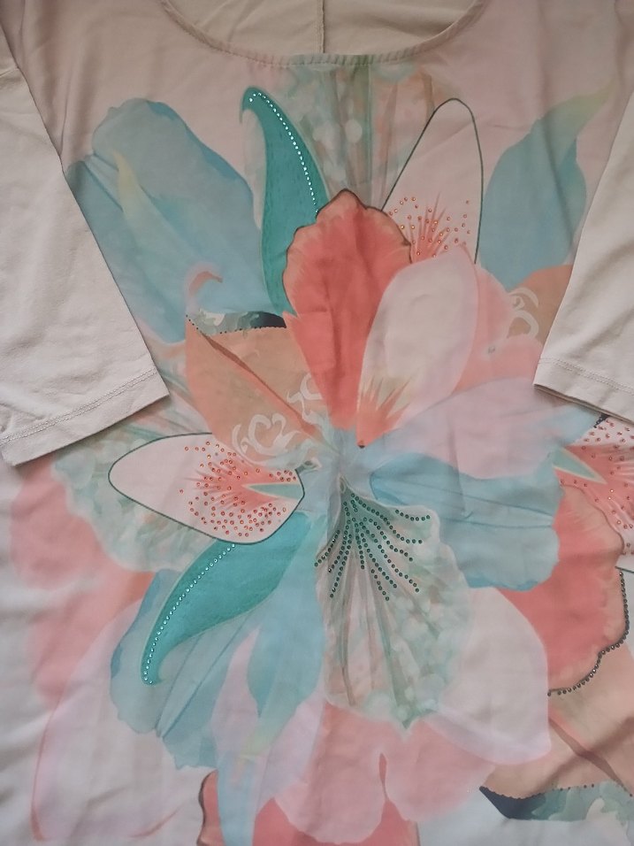 Bej Renkli Çiçek Desenli Kadın Bluz - Görsel 2