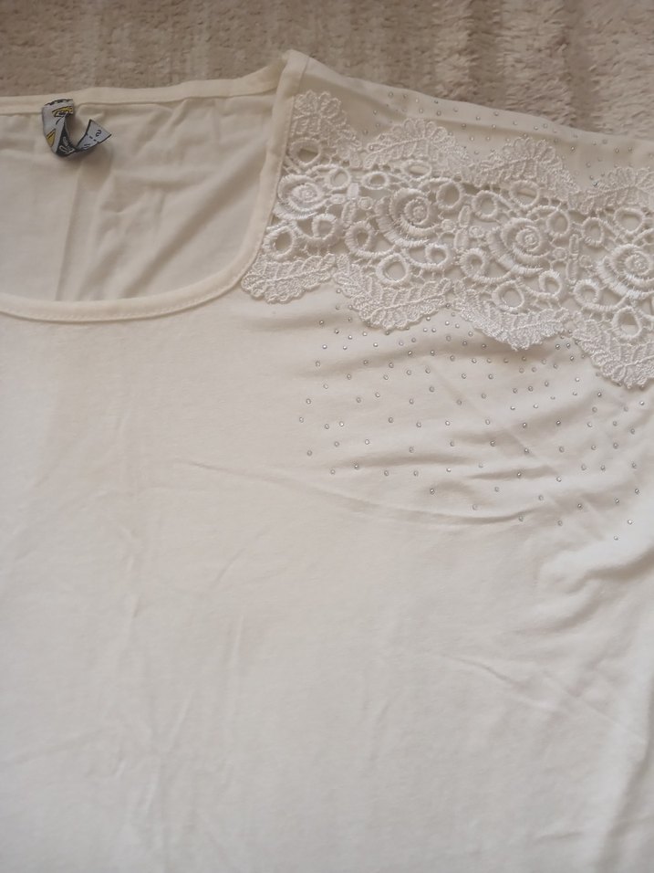 Dantel Detaylı Beyaz Kadın Tişört - Görsel 3