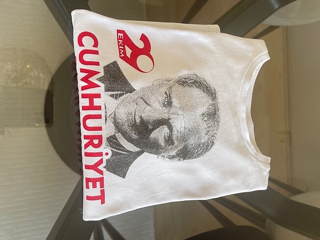 LC Waikiki 29 Ekim cumhuriyet bayramı için kullanılan badi