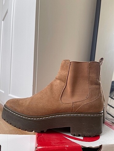 38 Beden BERSHKA BOT KADIN