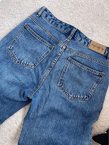 36 Beden mavi Renk PULL AND BEAR MOM JEANS