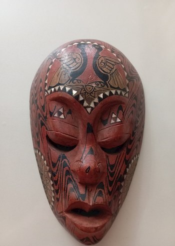 Kırmızı Desenli Ahşap Mask