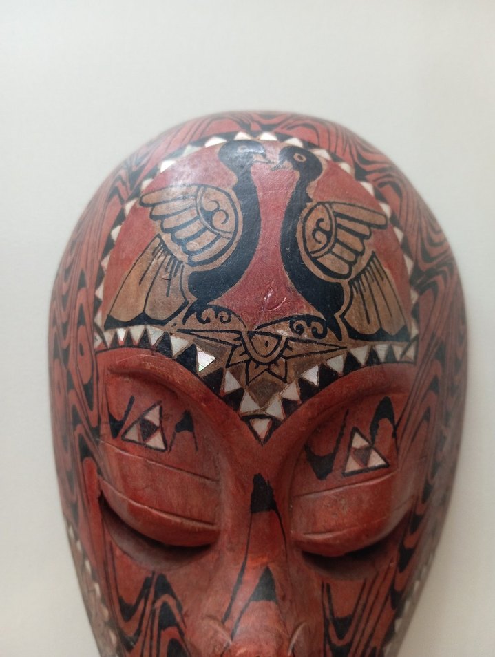 Kırmızı Desenli Ahşap Mask - Görsel 2