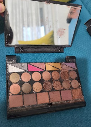 Çok Renkli Göz Farı Paleti/fondöten - Görsel 2