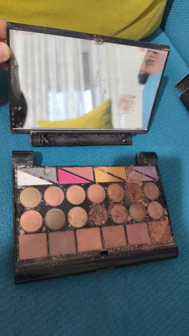 Çok Renkli Göz Farı Paleti/fondöten - Görsel 2