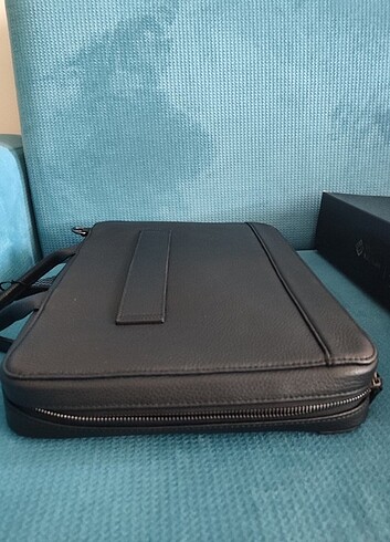 Beden siyah Renk Tergan Hakiki deri evrak/laptop çantası.