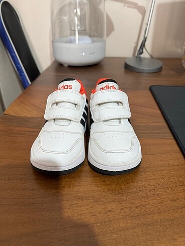 Adidas spor ayakkabısı