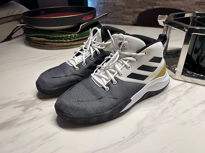 Adidas ownthegame basketbol ayakkabısı