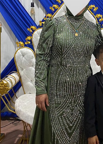 Uzun Kol Detaylı Yeşil Boncuk İşlemeli Abiye