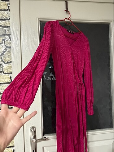 Pembe elbise