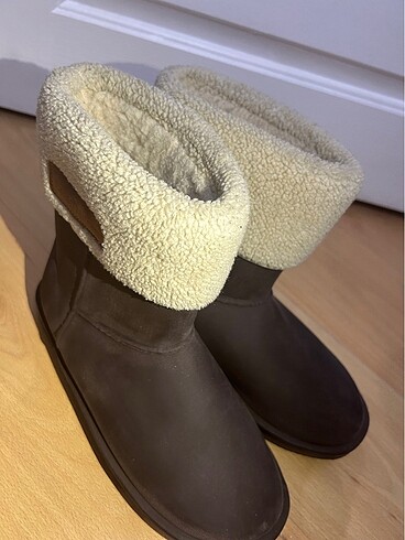 Diğer Ugg bot 