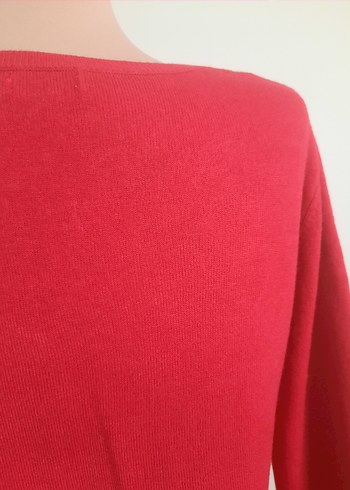 Pul Detaylı Kırmızı V Yaka Kadın Kazak - Görsel 5