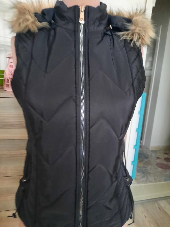 Kürklü Kapüşonlu Siyah Kadın Yelek - Görsel 2