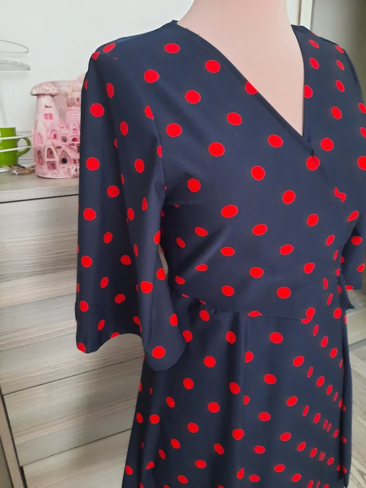 Kırmızı Puantiyeli V Yaka Kadın Elbise - Görsel 4