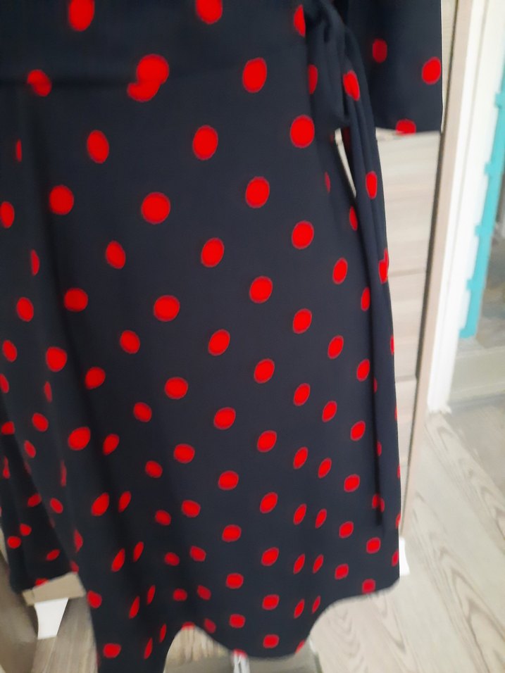 Kırmızı Puantiyeli V Yaka Kadın Elbise - Görsel 3