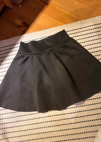Siyah Pileli Mini Etek
