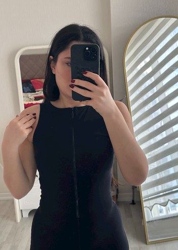 Siyah Yüksek Yakalı Fermuarlı Kadın Tulum - Görsel 4