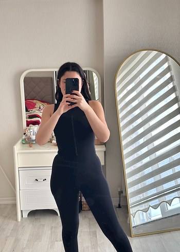 Siyah Yüksek Yakalı Fermuarlı Kadın Tulum - Görsel 3