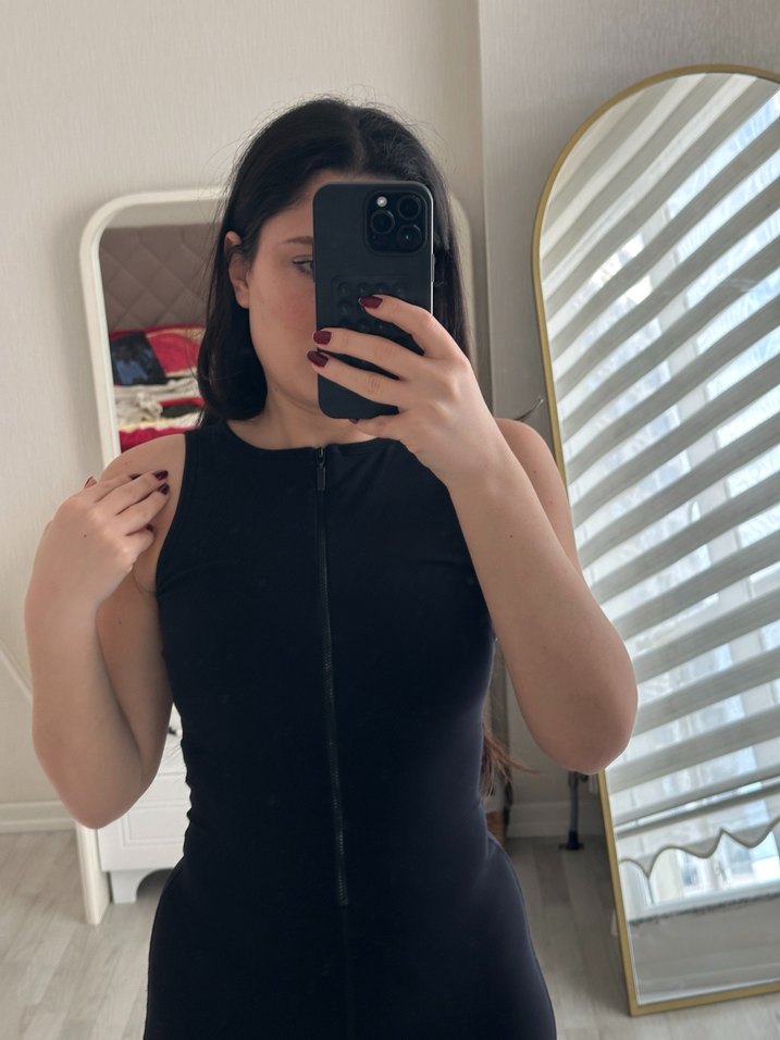 Siyah Yüksek Yakalı Fermuarlı Kadın Tulum - Görsel 4