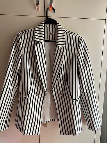 Journey marka, Zebra desenli ceket