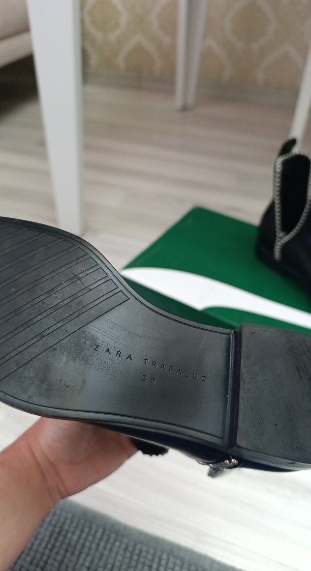 Siyah Deri Yüksek Topuklu Gotik Botlar - Görsel 4