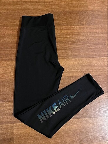 Nike Tayt