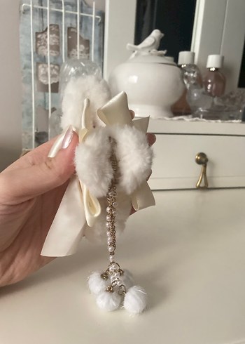 Coquette Fiyonklu Beyaz Peluş Kelebek Toka - Görsel 4