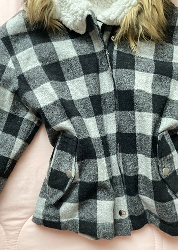 Gri Ekoseli Kürklü Kapüşonlu Kışlık Ceket - Görsel 2