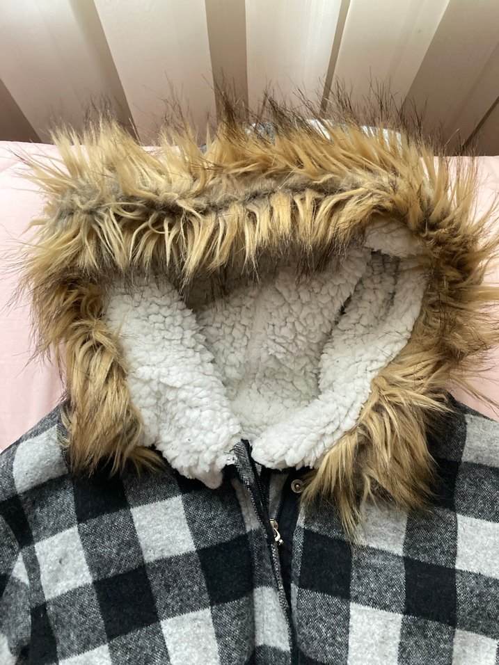 Gri Ekoseli Kürklü Kapüşonlu Kışlık Ceket - Görsel 3