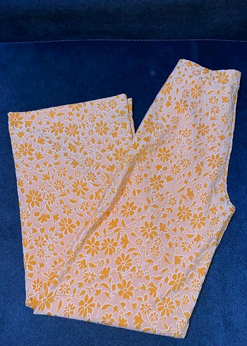 Turuncu Çiçek Desenli Pantolon - Görsel 2