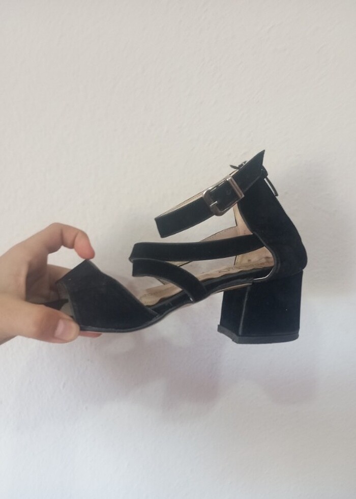 Siyah topuklu ayakkabı - Görsel 2
