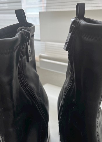 Kadın Siyah Deri Topuklu Bot - Görsel 3