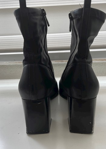 Kadın Siyah Deri Topuklu Bot - Görsel 2