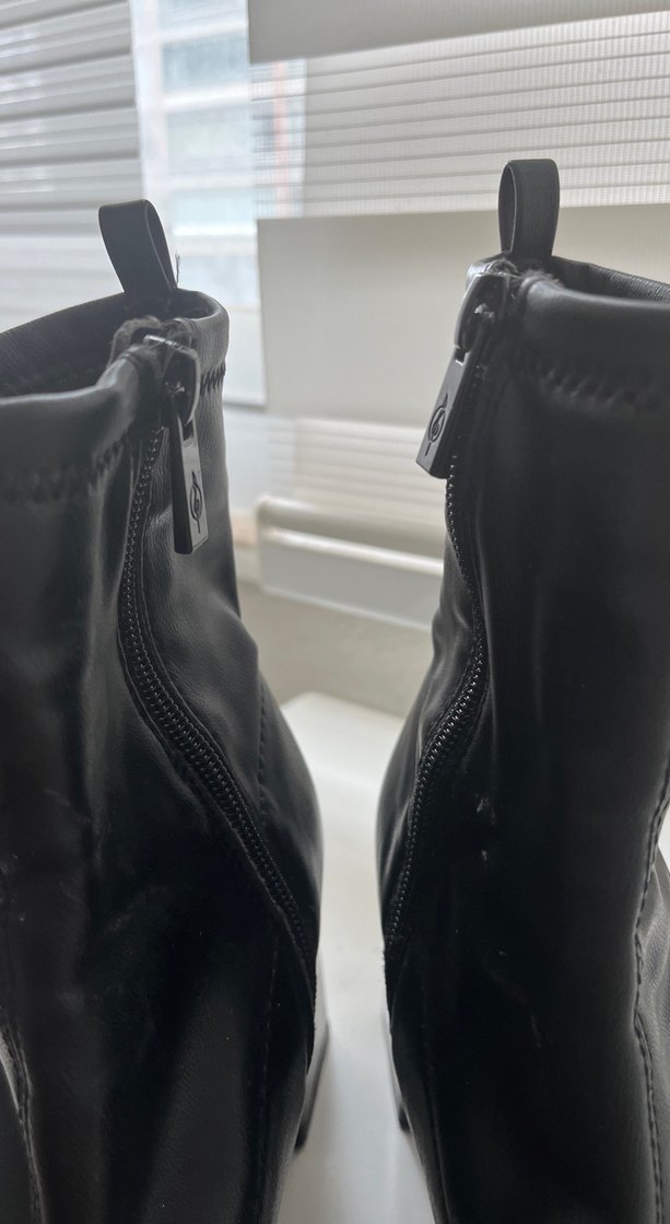 Kadın Siyah Deri Topuklu Bot - Görsel 3