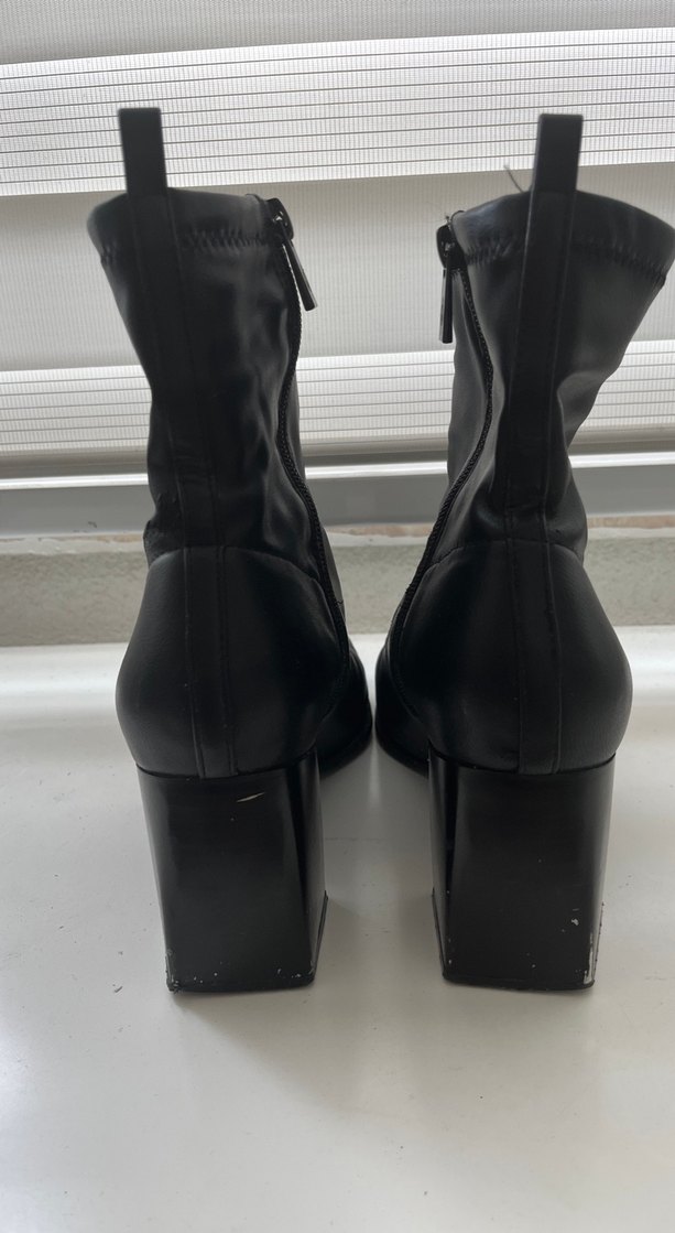 Kadın Siyah Deri Topuklu Bot - Görsel 2