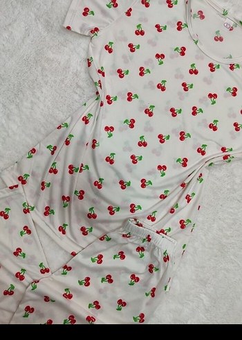 Trendyol & Milla Kiraz Desenli Kadın Pijama Takımı