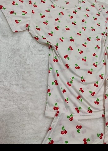 Kiraz Desenli Kadın Pijama Takımı