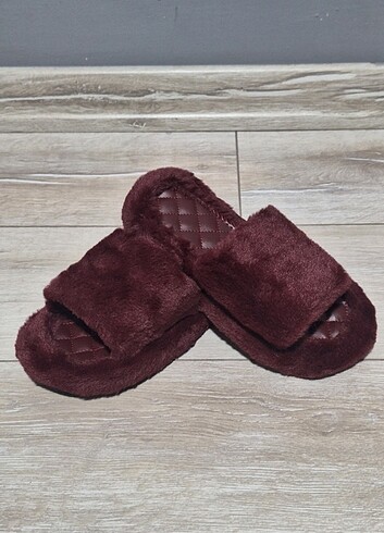 KADIN PELUŞ TERLİK HAFIF VE RAHAT 