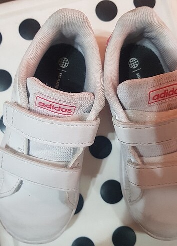 26 Beden beyaz Renk Adidas cocuk ayakkabisi
