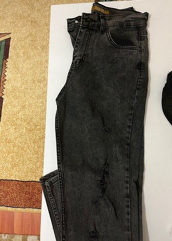30 Beden Kadın Siyah Yırtık Detaylı Midi Denim Pantolon