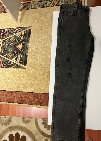 Kadın Siyah Yırtık Detaylı Midi Denim Pantolon