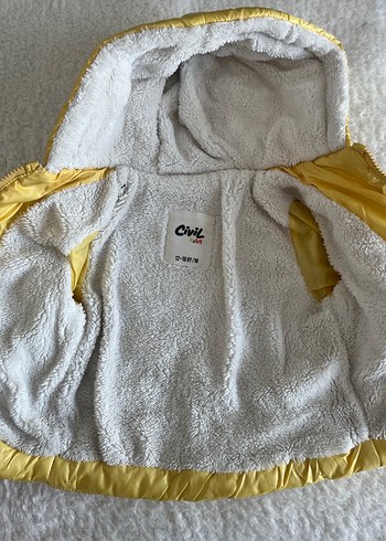 Erkek Çocuk Sarı Kapüşonlu Kürklü Mont - Görsel 3