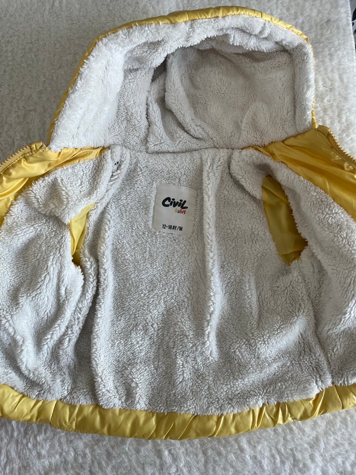 Erkek Çocuk Sarı Kapüşonlu Kürklü Mont - Görsel 3