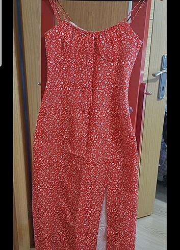 Zara kırmızı bacak dekolteli elbise 