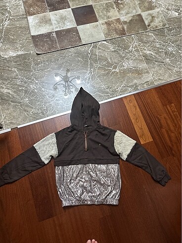 Bg store tyess sweatshitt 152 cm 12 yaş
