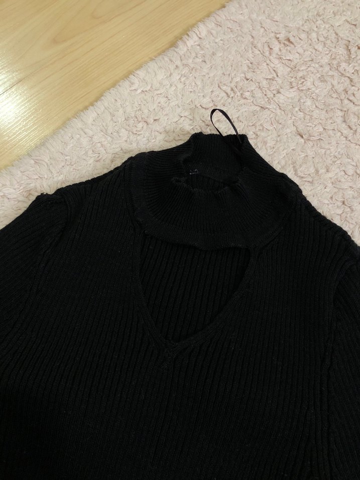 Siyah Yüksek Yakalı Kadın Triko - Görsel 2