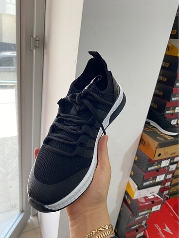 Adidas Rahat yürüyüş ayakkabısı
