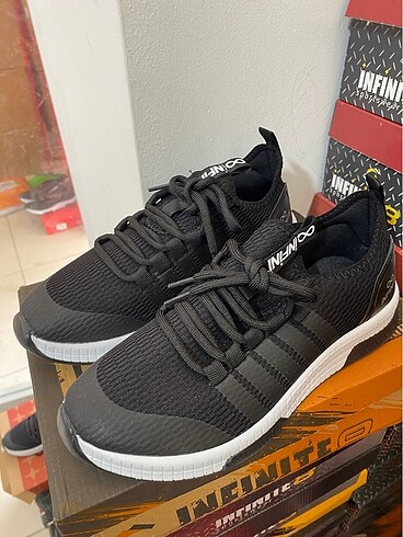 Adidas Kadın rahat yürüyüş ayakkabı