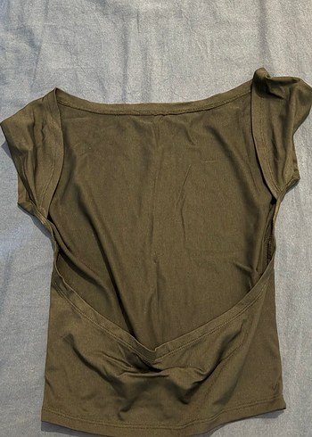 Siyah sırtı açık bluz - Görsel 2